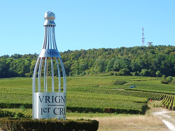 Entr&eacute;e du village Premier Cru de Vrigny, berceau du Champagne Marie-Liesse Boquet